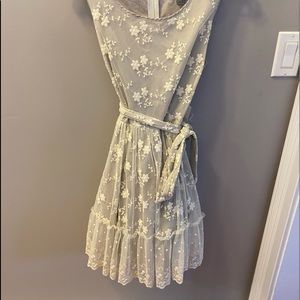 Forever 21 lace dress size M cream/gray